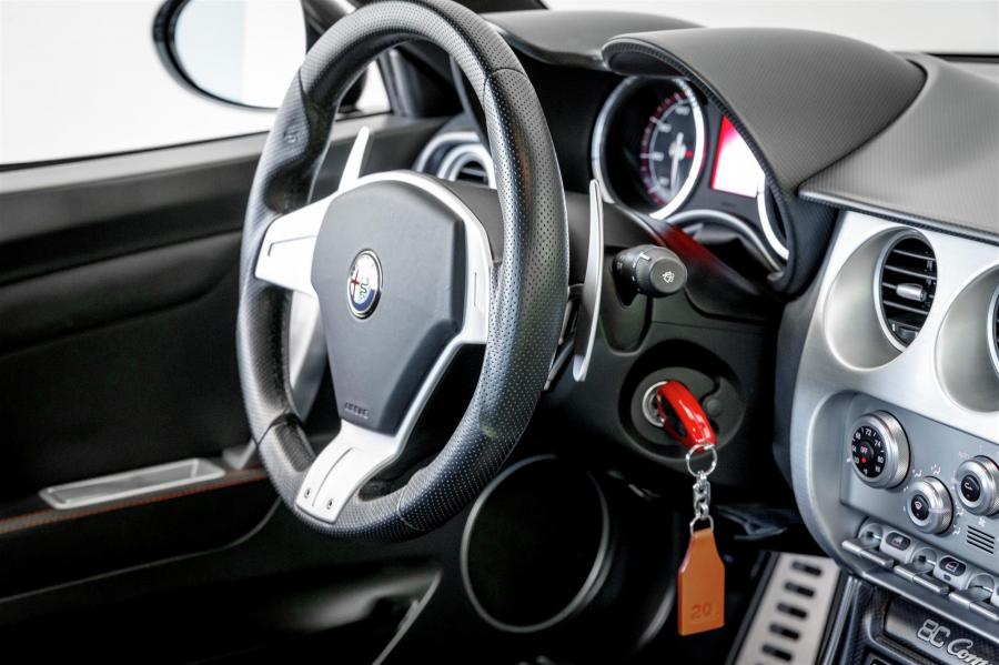 Интерьер Alfa Romeo 8C Competizione 2008 года  (фото 66 из 143)